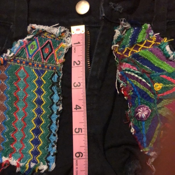 Jen’s Pirate Booty Raw Hemmed Embroidered Black Jean Low Rise Shorts - Picture 9 of 13